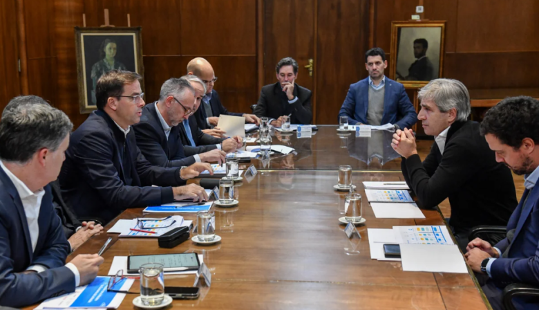 Caputo recibió a automotrices: exportaciones y competitividad, en la agenda