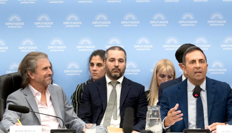 Cordero defiende eliminar intermediación en planes sociales y apuesta a la reforma laboral para generar empleo
