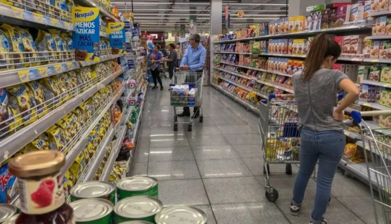 A pesar de la suba mensual, el consumo masivo sigue sin repuntar: cayó 4,3% interanual en julio