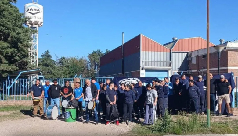 Empresa autopartista cerró su planta y despidió a 50 empleados sin aviso previo