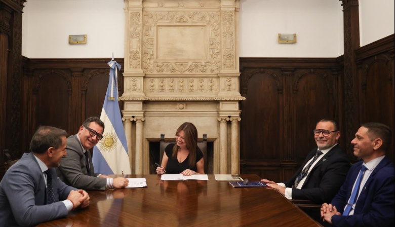 ADIMRA y Capital Humano firmaron un convenio para formar soldadores con simuladores de realidad aumentada