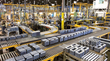 La triple crisis que jaquea a las pymes: no venden, pierden contra los importados y echan gente
