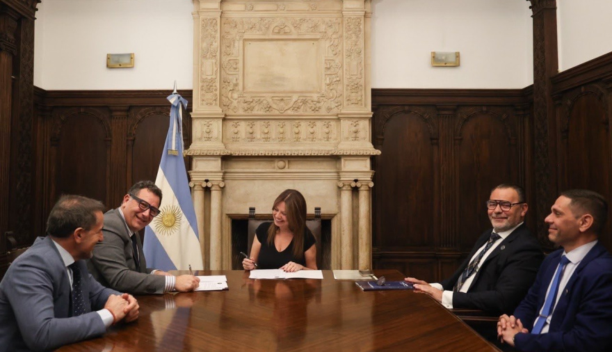 ADIMRA y Capital Humano firmaron un convenio para formar soldadores con simuladores de realidad aumentada