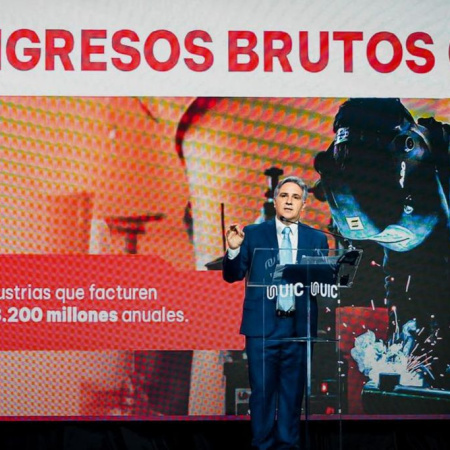 Llaryora anunció que elimina Ingresos Brutos para el 95% de las industrias de Córdoba